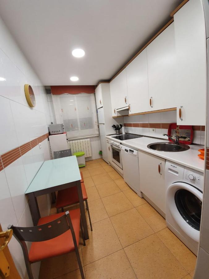 Apartamento De Tres Dormitorios Con Garaje Y Todos Los Servicios Cerca Burgos Ngoại thất bức ảnh