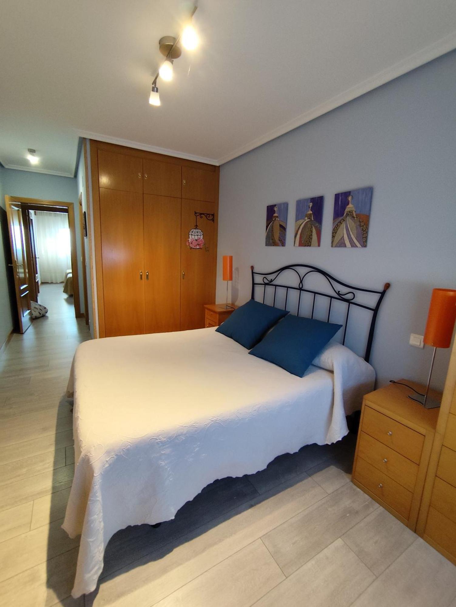 Apartamento De Tres Dormitorios Con Garaje Y Todos Los Servicios Cerca Burgos Ngoại thất bức ảnh