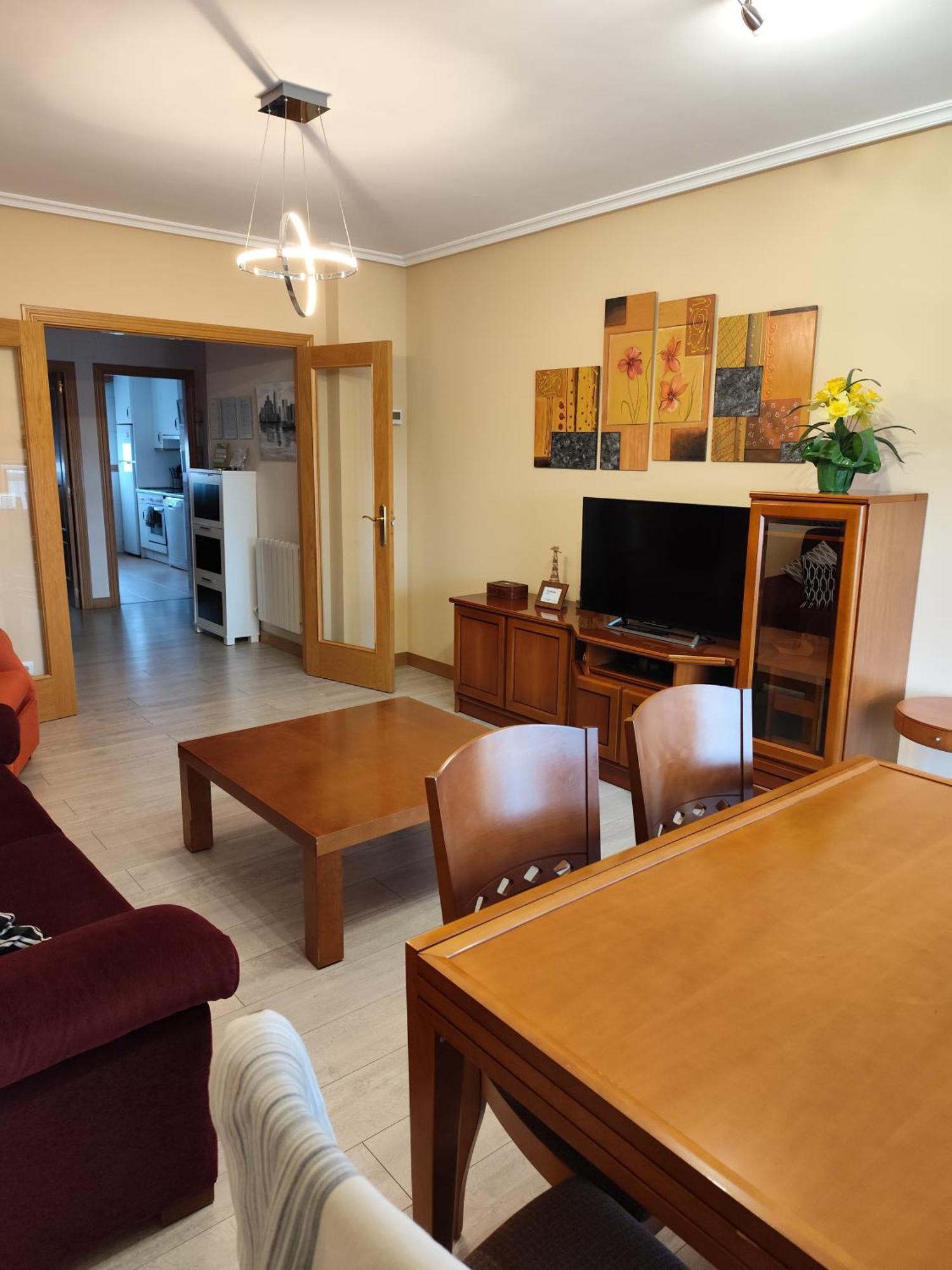 Apartamento De Tres Dormitorios Con Garaje Y Todos Los Servicios Cerca Burgos Ngoại thất bức ảnh